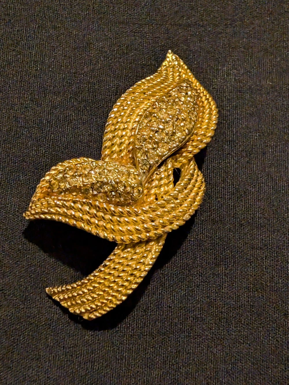 Vintage-Inspired Gold Leaf Clip Brooch - Women Jewelry